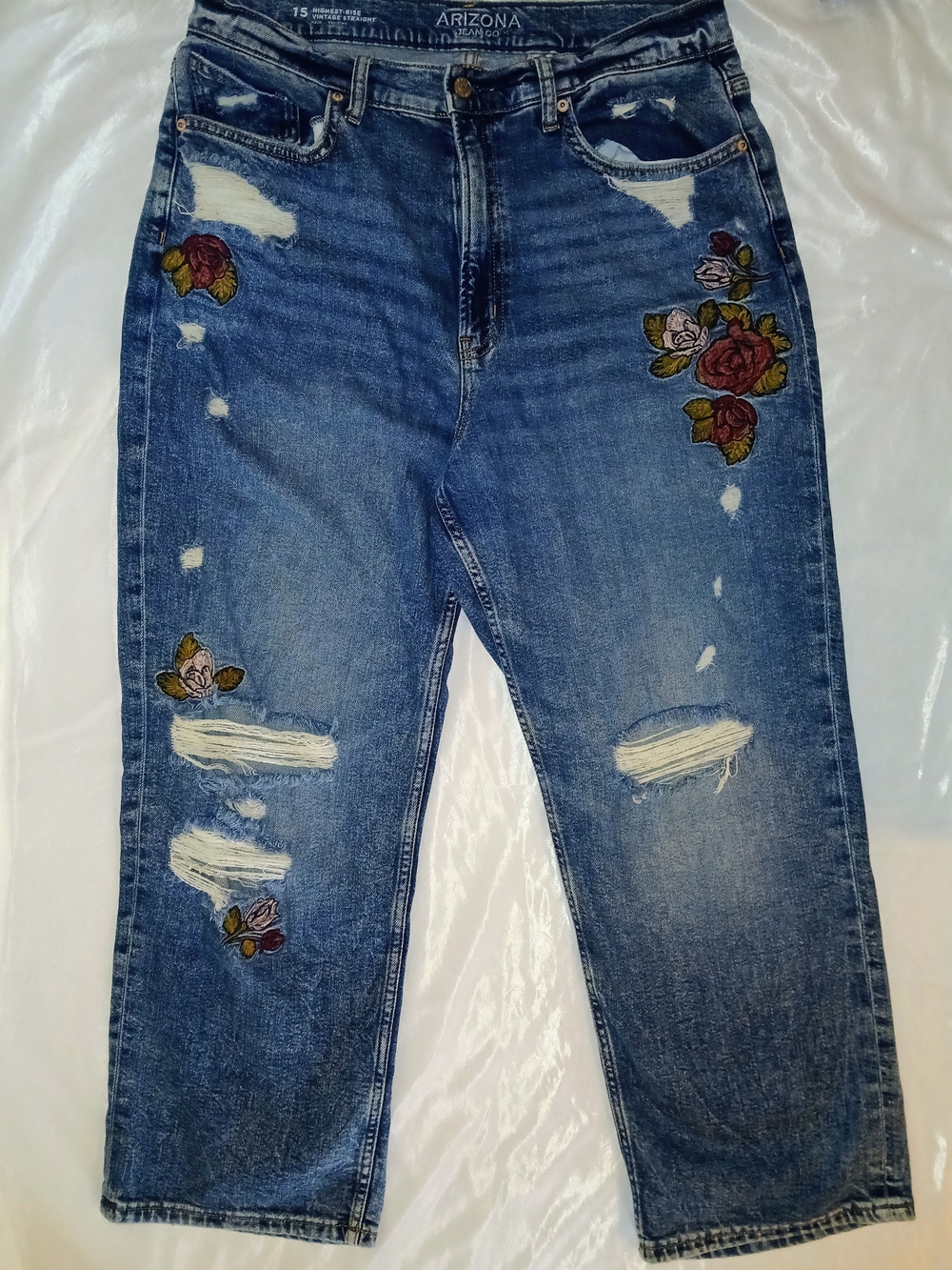 Arizona Jean Company Women’s Blue Distressed Embroidered Jeans